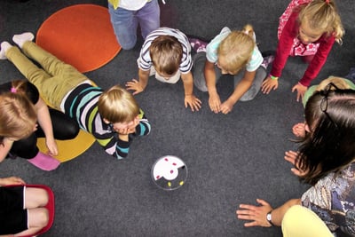Was sind die Vorteile einer Krabbelgruppe für Eltern und Kinder im Jahr 2025?